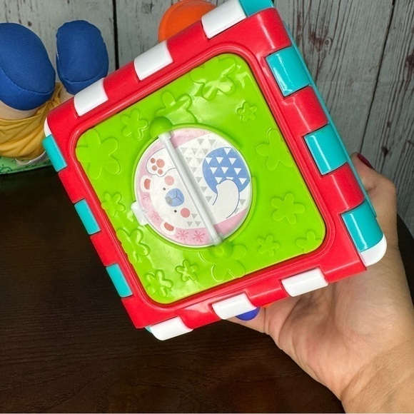 CoComelon Official Musical Doll Collection, (Back to School JJ) + Activity cube - Picture 10 of 14